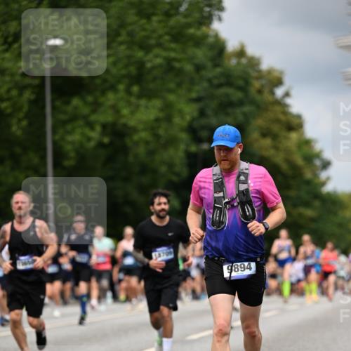 29.06.2025 - hella hamburg halbmarathon Dr. Thomas Lammeyer http://msf.ph/oto/8371415 29.06.2025 10:42:04 Kennedybrücke 1337, 1475, 1799, 1985, 2016, 2031, 2124, 2853, 3286, 3880, 4762, 5139, 5522, 5523, 5875, 6697, 6955, 7124, 7321, 7629, 8499, 8811, 8985, 9391, 9524, 9894, 10025, 10506, 10836, 11087, 11164 meine-sportfotos.de