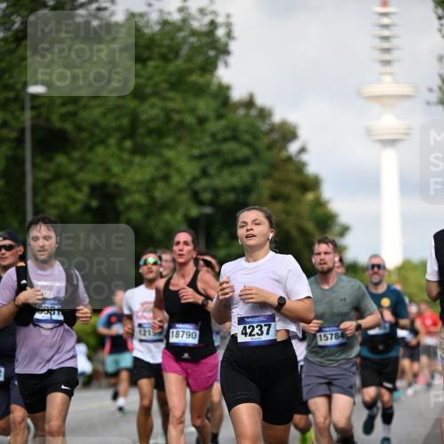 29.06.2025 - hella hamburg halbmarathon Dr. Thomas Lammeyer http://msf.ph/oto/8371427 29.06.2025 09:57:44 Kennedybrücke 1098, 1171, 1413, 1424, 1466, 1476, 1892, 1902, 2098, 2188, 2270, 2516, 2823, 2842, 3477, 3785, 3852, 4140, 4183, 4185, 4235, 4237, 4247, 4270, 5115, 5528, 5532, 5650, 6198, 6266, 6831, 7385, 8023, 8269, 8743, 8928, 9105, 9482, 9619, 9815, 10237, 10792, 11077 meine-sportfotos.de