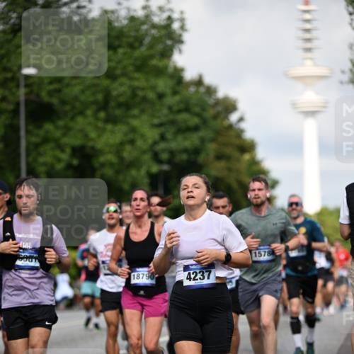 29.06.2025 - hella hamburg halbmarathon Dr. Thomas Lammeyer http://msf.ph/oto/8371433 29.06.2025 09:57:44 Kennedybrücke 1098, 1171, 1413, 1424, 1466, 1476, 1892, 1902, 2098, 2188, 2270, 2516, 2823, 2842, 3477, 3785, 3852, 4140, 4183, 4185, 4235, 4237, 4247, 4270, 5115, 5528, 5532, 5650, 6198, 6266, 6831, 7385, 8023, 8269, 8743, 8928, 9105, 9482, 9619, 9815, 10237, 10792, 11077 meine-sportfotos.de