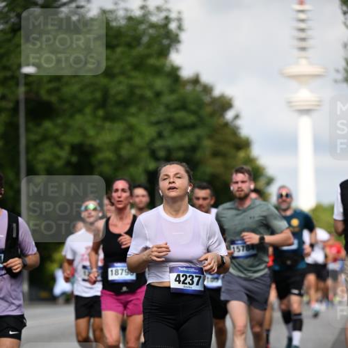 29.06.2025 - hella hamburg halbmarathon Dr. Thomas Lammeyer http://msf.ph/oto/8371442 29.06.2025 09:57:45 Kennedybrücke 1098, 1171, 1413, 1424, 1466, 1476, 1892, 1902, 2098, 2188, 2270, 2516, 2823, 2842, 3477, 3785, 3852, 4140, 4183, 4185, 4235, 4237, 4247, 4270, 5115, 5528, 5532, 5650, 6198, 6266, 6831, 7385, 8023, 8269, 8743, 8928, 9105, 9482, 9619, 9815, 10237, 10792, 11077 meine-sportfotos.de