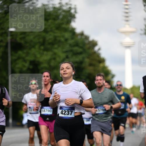 29.06.2025 - hella hamburg halbmarathon Dr. Thomas Lammeyer http://msf.ph/oto/8371453 29.06.2025 09:57:45 Kennedybrücke 1098, 1171, 1413, 1424, 1466, 1476, 1892, 1902, 2098, 2188, 2270, 2516, 2823, 2842, 3477, 3785, 3852, 4140, 4183, 4185, 4235, 4237, 4247, 4270, 5115, 5528, 5532, 5650, 6198, 6266, 6831, 7385, 8023, 8269, 8743, 8928, 9105, 9482, 9619, 9815, 10237, 10792, 11077 meine-sportfotos.de