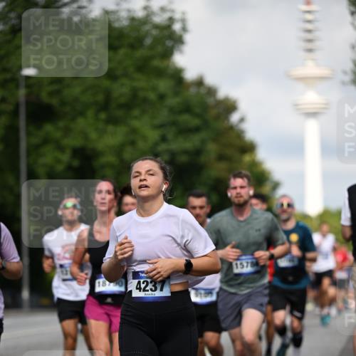 29.06.2025 - hella hamburg halbmarathon Dr. Thomas Lammeyer http://msf.ph/oto/8371458 29.06.2025 09:57:45 Kennedybrücke 1098, 1171, 1413, 1424, 1466, 1476, 1892, 1902, 2098, 2188, 2270, 2516, 2823, 2842, 3477, 3785, 3852, 4140, 4183, 4185, 4235, 4237, 4247, 4270, 5115, 5528, 5532, 5650, 6198, 6266, 6831, 7385, 8023, 8269, 8743, 8928, 9105, 9482, 9619, 9815, 10237, 10792, 11077 meine-sportfotos.de