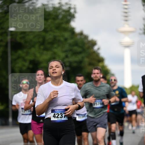 29.06.2025 - hella hamburg halbmarathon Dr. Thomas Lammeyer http://msf.ph/oto/8371472 29.06.2025 09:57:45 Kennedybrücke 1098, 1171, 1413, 1424, 1466, 1476, 1892, 1902, 2098, 2188, 2270, 2516, 2823, 2842, 3477, 3785, 3852, 4140, 4183, 4185, 4235, 4237, 4247, 4270, 5115, 5528, 5532, 5650, 6198, 6266, 6831, 7385, 8023, 8269, 8743, 8928, 9105, 9482, 9619, 9815, 10237, 10792, 11077 meine-sportfotos.de