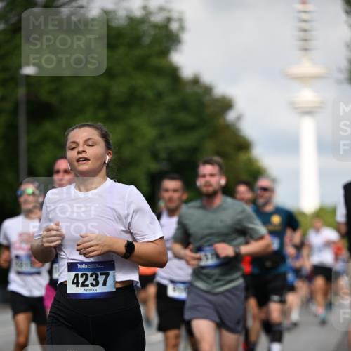 29.06.2025 - hella hamburg halbmarathon Dr. Thomas Lammeyer http://msf.ph/oto/8371533 29.06.2025 09:57:45 Kennedybrücke 1098, 1171, 1413, 1424, 1466, 1476, 1892, 1902, 2098, 2188, 2270, 2516, 2823, 2842, 3477, 3785, 3852, 4140, 4183, 4185, 4235, 4237, 4247, 4270, 5115, 5528, 5532, 5650, 6198, 6266, 6831, 7385, 8023, 8269, 8743, 8928, 9105, 9482, 9619, 9815, 10237, 10792, 11077 meine-sportfotos.de