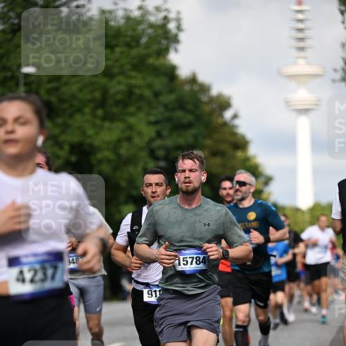 29.06.2025 - hella hamburg halbmarathon Dr. Thomas Lammeyer http://msf.ph/oto/8371552 29.06.2025 09:57:46 Kennedybrücke 1098, 1171, 1413, 1424, 1466, 1476, 1892, 1902, 2098, 2188, 2270, 2516, 2823, 2842, 3477, 3785, 3852, 4140, 4183, 4185, 4235, 4237, 4247, 4270, 5115, 5528, 5650, 6198, 6266, 6831, 8023, 8269, 8743, 8928, 9105, 9482, 9619, 9815, 10237, 10792, 11077 meine-sportfotos.de