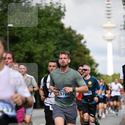 29.06.2025 - hella hamburg halbmarathon Dr. Thomas Lammeyer http://msf.ph/oto/8371570 29.06.2025 09:57:46 Kennedybrücke 1098, 1171, 1413, 1424, 1466, 1476, 1892, 1902, 2098, 2188, 2270, 2516, 2823, 2842, 3477, 3785, 3852, 4140, 4183, 4185, 4235, 4237, 4247, 4270, 5115, 5528, 5650, 6198, 6266, 6831, 8023, 8269, 8743, 8928, 9105, 9482, 9619, 9815, 10237, 10792, 11077 meine-sportfotos.de