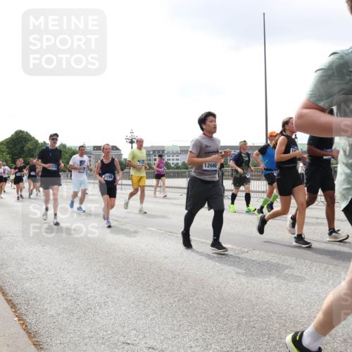 29.06.2025 - hella hamburg halbmarathon Lena Gebhardt http://msf.ph/oto/8371584 29.06.2025 10:39:44 Lombardsbrücke 13178, 7199, 12680, 977, 1058, 1076, 1586, 1856, 1883, 1899, 2092, 2313, 2578, 2843, 2976, 3046, 3275, 3353, 3727, 3882, 3883, 3884, 4298, 4603, 4609, 4752, 4855, 4882, 5045, 5229, 5654, 5701, 5901, 6321, 6342, 6343, 6427, 6428, 6698, 6719, 6726, 6739, 6748, 7045, 7053, 7125, 7199, 7429, 7455, 7456, 7501, 7524, 7684, 8107, 8203, 8612, 8995, 9393, 9569, 9698, 9747, 9777, 10441, 10512 meine-sportfotos.de