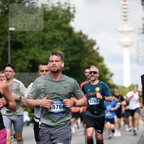 29.06.2025 - hella hamburg halbmarathon Dr. Thomas Lammeyer http://msf.ph/oto/8371611 29.06.2025 09:57:47 Kennedybrücke 1098, 1171, 1413, 1424, 1476, 1892, 1902, 2098, 2188, 2270, 2516, 2823, 2842, 3477, 3785, 3852, 4140, 4183, 4185, 4237, 4270, 5115, 5528, 6198, 6266, 6630, 6831, 8023, 8269, 8743, 8928, 9105, 9482, 9619, 9815, 10237, 10792 meine-sportfotos.de