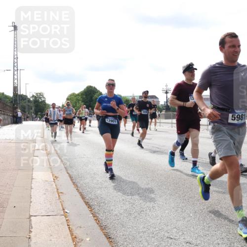 29.06.2025 - hella hamburg halbmarathon Lena Gebhardt http://msf.ph/oto/8371624 29.06.2025 10:14:55 Lombardsbrücke 12901, 5608, 13, 5981, 1071, 1296, 1379, 1406, 1575, 1728, 1745, 2046, 2140, 2281, 2494, 2601, 2690, 2990, 3020, 3025, 3154, 3454, 3507, 3509, 3513, 3691, 3756, 3834, 3844, 4495, 4641, 5191, 5608, 5670, 5800, 5981, 6181, 6248, 6317, 6935, 7195, 7439, 7802, 7881, 8055, 8147, 8237, 8239, 8275, 8522, 8563, 8609, 8755, 8854, 9113, 9173, 9556, 9663, 9709, 9911, 9975, 10224, 10391, 10589, 10610, 10717, 10963, 11271, 11598 meine-sportfotos.de