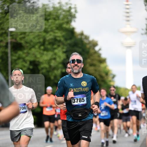 29.06.2025 - hella hamburg halbmarathon Dr. Thomas Lammeyer http://msf.ph/oto/8371665 29.06.2025 09:57:48 Kennedybrücke 1098, 1171, 1413, 1424, 1476, 1892, 1902, 2098, 2188, 2516, 2823, 2842, 3477, 3785, 3852, 4140, 4183, 4185, 4237, 4270, 5115, 5528, 6198, 6266, 6630, 6831, 8023, 8269, 8743, 8928, 9105, 9482, 9619, 9815, 10237, 10792 meine-sportfotos.de