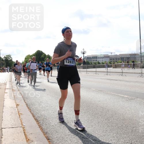 29.06.2025 - hella hamburg halbmarathon Lena Gebhardt http://msf.ph/oto/8371704 29.06.2025 10:02:10 Lombardsbrücke 5742, 453, 12837, 1128, 1184, 1254, 1364, 1432, 1453, 1464, 1729, 1881, 1940, 2142, 2322, 2323, 2806, 3169, 3976, 4066, 4286, 4328, 4985, 5602, 5603, 5742, 5763, 6166, 6295, 6322, 6327, 6438, 6595, 6708, 6860, 7031, 7189, 7223, 7243, 7323, 7869, 9020, 9021, 9156, 9230, 9353, 9741, 9928, 10177, 10866, 10882, 11191, 11554, 11670, 11871, 11938, 12315, 12316, 12491, 14471, 14660, 14677, 16420 meine-sportfotos.de