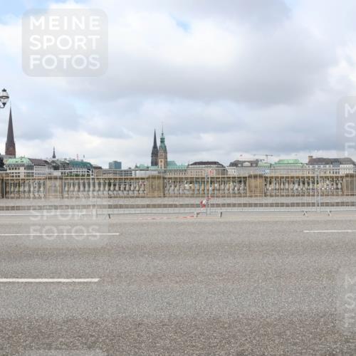 29.06.2025 - hella hamburg halbmarathon Lena Gebhardt http://msf.ph/oto/8371724 29.06.2025 09:12:05 Lombardsbrücke  meine-sportfotos.de