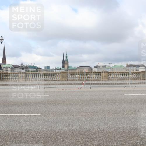 29.06.2025 - hella hamburg halbmarathon Lena Gebhardt http://msf.ph/oto/8371758 29.06.2025 09:12:06 Lombardsbrücke  meine-sportfotos.de