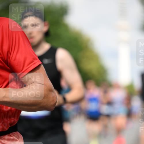 29.06.2025 - hella hamburg halbmarathon Dr. Thomas Lammeyer http://msf.ph/oto/8371789 29.06.2025 09:57:58 Kennedybrücke 1098, 1171, 1399, 1413, 1476, 1750, 1892, 2020, 2098, 2188, 2470, 2823, 2842, 3477, 3785, 4029, 4183, 4185, 4270, 4816, 5020, 5706, 6198, 6266, 6630, 6819, 6831, 7709, 8142, 8374, 8576, 8743, 9051, 9105, 9463, 9482, 9619, 9815, 10237, 10529 meine-sportfotos.de