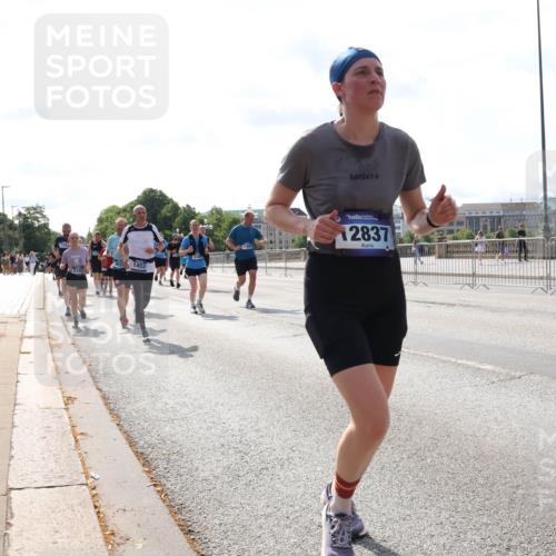 29.06.2025 - hella hamburg halbmarathon Lena Gebhardt http://msf.ph/oto/8371809 29.06.2025 10:02:10 Lombardsbrücke 724, 1453, 12837, 1128, 1184, 1254, 1364, 1432, 1453, 1464, 1729, 1881, 1940, 2142, 2322, 2323, 2806, 3169, 3976, 4066, 4286, 4328, 4985, 5602, 5603, 5742, 5763, 6166, 6295, 6322, 6327, 6438, 6595, 6708, 6860, 7031, 7189, 7223, 7243, 7323, 7869, 9020, 9021, 9156, 9230, 9353, 9741, 9928, 10177, 10866, 10882, 11191, 11554, 11670, 11871, 11938, 12315, 12316, 12491, 14471, 14660, 14677, 16420 meine-sportfotos.de