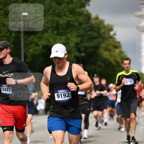 29.06.2025 - hella hamburg halbmarathon Dr. Thomas Lammeyer http://msf.ph/oto/8371842 29.06.2025 10:19:49 Kennedybrücke 1440, 1651, 2076, 2140, 2720, 2835, 2989, 3167, 3417, 4466, 4828, 5046, 5423, 6376, 6576, 7897, 7941, 7942, 8746, 8885, 9192, 9307, 9556, 9881, 10108, 10608, 11113, 11303 meine-sportfotos.de