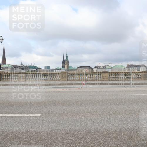 29.06.2025 - hella hamburg halbmarathon Lena Gebhardt http://msf.ph/oto/8371843 29.06.2025 09:12:06 Lombardsbrücke  meine-sportfotos.de