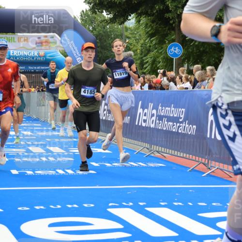 29.06.2025 - hella hamburg halbmarathon Strokosch-Dieckow http://msf.ph/oto/8371852 29.06.2025 10:49:20 Ziel 1342, 1476, 2878, 4183, 4185, 6158, 8112, 9348, 10053, 10189, 11339, 11779, 11819, 12670, 13269, 13450, 14526, 14838, 15422, 15784, 15894, 15966, 16369, 16891, 18476, 18887, 18960 meine-sportfotos.de