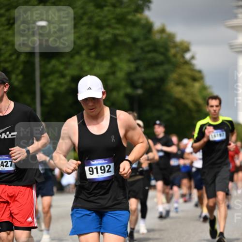 29.06.2025 - hella hamburg halbmarathon Dr. Thomas Lammeyer http://msf.ph/oto/8371875 29.06.2025 10:19:49 Kennedybrücke 1440, 1651, 2076, 2140, 2720, 2835, 2989, 3167, 3417, 4466, 4828, 5046, 5423, 6376, 6576, 7897, 7941, 7942, 8746, 8885, 9192, 9307, 9556, 9881, 10108, 10608, 11113, 11303 meine-sportfotos.de