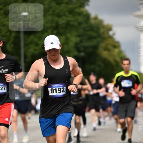 29.06.2025 - hella hamburg halbmarathon Dr. Thomas Lammeyer http://msf.ph/oto/8371894 29.06.2025 10:19:49 Kennedybrücke 1440, 1651, 2076, 2140, 2720, 2835, 2989, 3167, 3417, 4466, 4828, 5046, 5423, 6376, 6576, 7897, 7941, 7942, 8746, 8885, 9192, 9307, 9556, 9881, 10108, 10608, 11113, 11303 meine-sportfotos.de