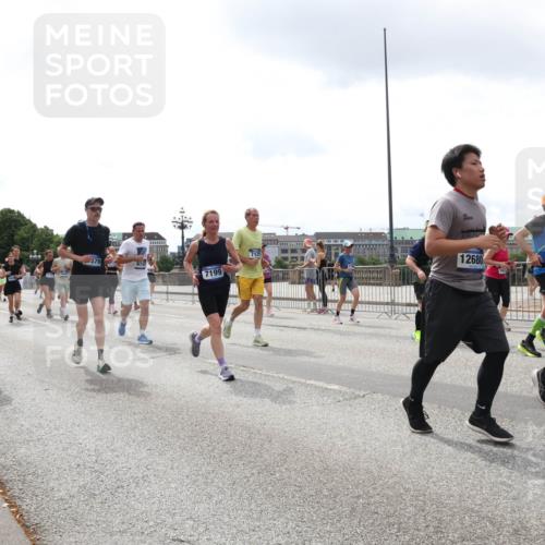 29.06.2025 - hella hamburg halbmarathon Lena Gebhardt http://msf.ph/oto/8371923 29.06.2025 10:39:45 Lombardsbrücke 379, 13178, 7199, 7125, 12680, 1058, 1076, 1586, 1856, 1883, 1899, 2092, 2313, 2578, 2843, 2976, 3046, 3275, 3353, 3727, 3882, 3883, 3884, 4298, 4603, 4609, 4752, 4855, 4882, 5045, 5229, 5654, 5701, 5877, 5901, 6321, 6342, 6343, 6427, 6428, 6698, 6719, 6726, 6739, 6748, 7045, 7053, 7125, 7199, 7429, 7455, 7456, 7501, 7524, 7684, 8107, 8203, 8612, 8995, 9393, 9569, 9698, 9747, 9777, 10441, 10512 meine-sportfotos.de