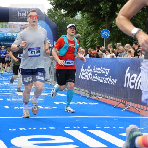 29.06.2025 - hella hamburg halbmarathon Strokosch-Dieckow http://msf.ph/oto/8371940 29.06.2025 10:49:19 Ziel 1342, 1476, 2013, 4183, 4185, 6158, 8112, 9348, 10053, 10189, 11779, 11819, 12670, 13269, 13450, 14526, 14838, 15422, 15784, 15894, 15966, 16369, 16891, 18887 meine-sportfotos.de
