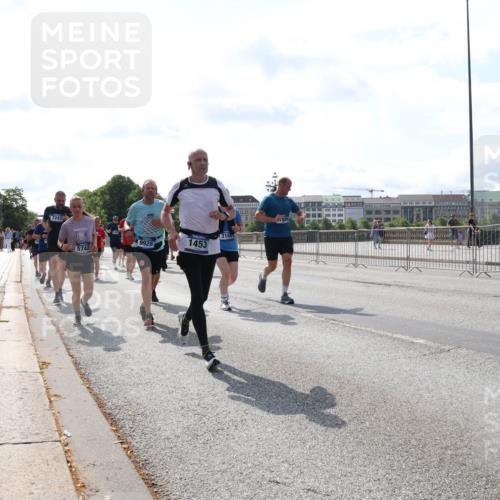 29.06.2025 - hella hamburg halbmarathon Lena Gebhardt http://msf.ph/oto/8371964 29.06.2025 10:02:12 Lombardsbrücke 7243, 9928, 1453, 5742, 938, 1128, 1184, 1254, 1364, 1432, 1453, 1733, 1881, 1940, 2142, 2322, 2323, 2685, 2712, 3169, 3780, 3976, 4066, 4286, 4328, 4985, 5602, 5603, 5742, 5763, 6166, 6295, 6322, 6327, 6438, 6595, 6708, 6860, 7031, 7049, 7189, 7223, 7243, 7323, 7869, 9020, 9021, 9131, 9156, 9230, 9353, 9741, 9928, 10177, 10866, 10882, 11191, 11554, 11670, 11871, 11938, 12315, 12316, 12491, 14471, 14660, 14677, 16420 meine-sportfotos.de