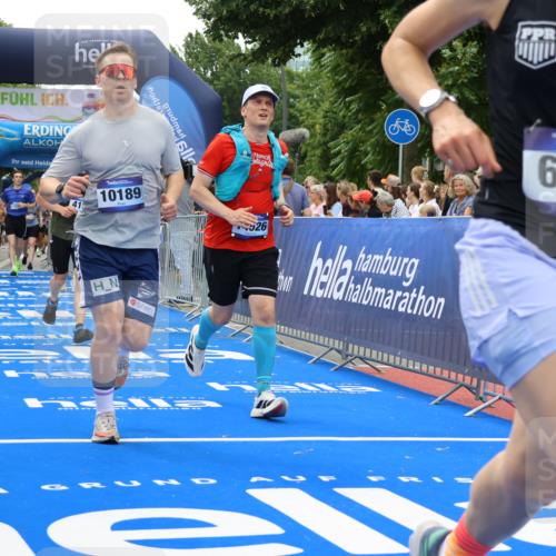 29.06.2025 - hella hamburg halbmarathon Strokosch-Dieckow http://msf.ph/oto/8371975 29.06.2025 10:49:19 Ziel 1342, 1476, 2013, 4183, 4185, 6158, 8112, 9348, 10053, 10189, 11779, 11819, 12670, 13269, 13450, 14526, 14838, 15422, 15784, 15894, 15966, 16369, 16891, 18887 meine-sportfotos.de