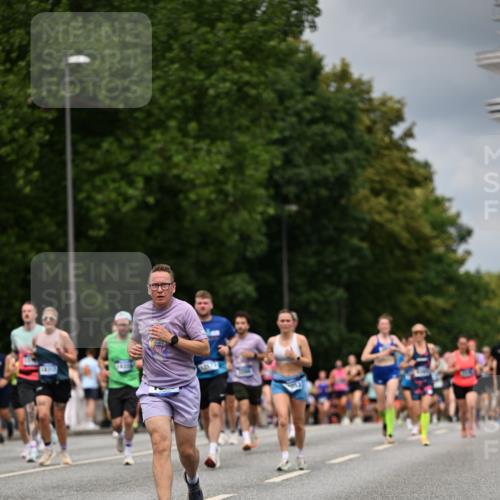 29.06.2025 - hella hamburg halbmarathon Dr. Thomas Lammeyer http://msf.ph/oto/8371976 29.06.2025 10:42:08 Kennedybrücke 1337, 1475, 1578, 1985, 2124, 2853, 3010, 3246, 3286, 3880, 4762, 5139, 5522, 5523, 5875, 6697, 6955, 7124, 7321, 7629, 8696, 8811, 8985, 9391, 9524, 9894, 10025, 10146, 10506, 10836, 11087, 11164 meine-sportfotos.de