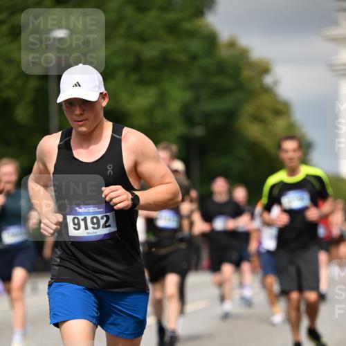 29.06.2025 - hella hamburg halbmarathon Dr. Thomas Lammeyer http://msf.ph/oto/8371988 29.06.2025 10:19:50 Kennedybrücke 1308, 1440, 1651, 2076, 2140, 2601, 2720, 2835, 2989, 3167, 3417, 4828, 5046, 5423, 6576, 7897, 7941, 7942, 8746, 8885, 9192, 9307, 9556, 9881, 10108, 10608, 11113, 11303 meine-sportfotos.de