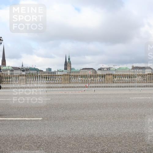 29.06.2025 - hella hamburg halbmarathon Lena Gebhardt http://msf.ph/oto/8372011 29.06.2025 09:12:06 Lombardsbrücke 202 meine-sportfotos.de