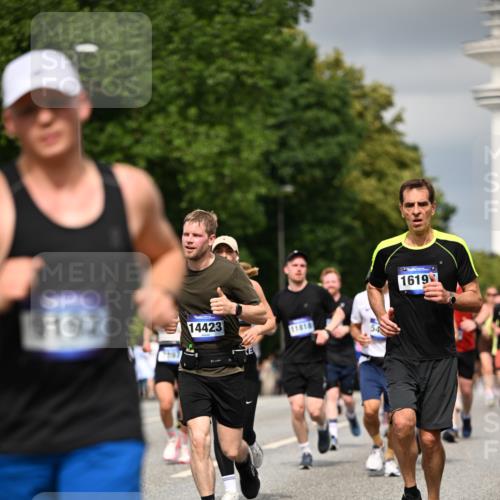 29.06.2025 - hella hamburg halbmarathon Dr. Thomas Lammeyer http://msf.ph/oto/8372034 29.06.2025 10:19:50 Kennedybrücke 1308, 1440, 1651, 2076, 2140, 2601, 2720, 2835, 2989, 3167, 3417, 4828, 5046, 5423, 6576, 7897, 7941, 7942, 8746, 8885, 9192, 9307, 9556, 9881, 10108, 10608, 11113, 11303 meine-sportfotos.de
