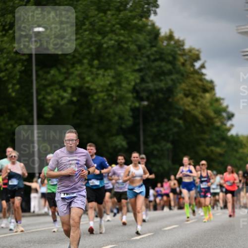 29.06.2025 - hella hamburg halbmarathon Dr. Thomas Lammeyer http://msf.ph/oto/8372041 29.06.2025 10:42:09 Kennedybrücke 1475, 1578, 1985, 2124, 2853, 3010, 3246, 3286, 3880, 4762, 5139, 5522, 5523, 5875, 6697, 6955, 7321, 7629, 8696, 8811, 8985, 9391, 9524, 9894, 10025, 10146, 10506, 10836, 11087, 11164 meine-sportfotos.de