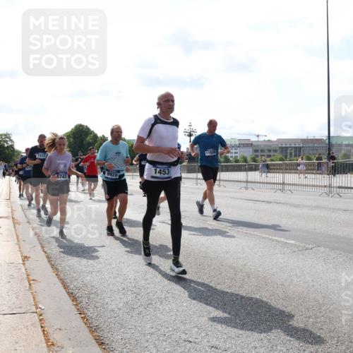 29.06.2025 - hella hamburg halbmarathon Lena Gebhardt http://msf.ph/oto/8372049 29.06.2025 10:02:12 Lombardsbrücke 7243, 9928, 5742, 1453, 11938, 1128, 1184, 1254, 1364, 1432, 1453, 1733, 1881, 1940, 2142, 2322, 2323, 2685, 2712, 3169, 3780, 3976, 4066, 4286, 4328, 4985, 5602, 5603, 5742, 5763, 6166, 6295, 6322, 6327, 6438, 6595, 6708, 6860, 7031, 7049, 7189, 7223, 7243, 7323, 7869, 9020, 9021, 9131, 9156, 9230, 9353, 9741, 9928, 10177, 10866, 10882, 11191, 11554, 11670, 11871, 11938, 12315, 12316, 12491, 14471, 14660, 14677, 16420 meine-sportfotos.de
