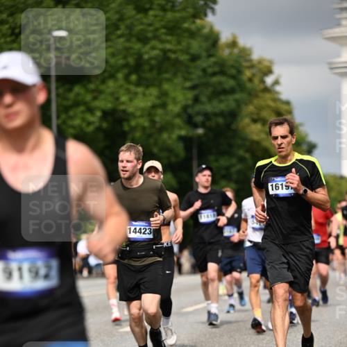 29.06.2025 - hella hamburg halbmarathon Dr. Thomas Lammeyer http://msf.ph/oto/8372053 29.06.2025 10:19:50 Kennedybrücke 1308, 1440, 1651, 2076, 2140, 2601, 2720, 2835, 2989, 3167, 3417, 4828, 5046, 5423, 6576, 7897, 7941, 7942, 8746, 8885, 9192, 9307, 9556, 9881, 10108, 10608, 11113, 11303 meine-sportfotos.de