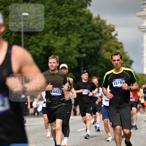 29.06.2025 - hella hamburg halbmarathon Dr. Thomas Lammeyer http://msf.ph/oto/8372093 29.06.2025 10:19:50 Kennedybrücke 1308, 1440, 1651, 2076, 2140, 2601, 2720, 2835, 2989, 3167, 3417, 4828, 5046, 5423, 6576, 7897, 7941, 7942, 8746, 8885, 9192, 9307, 9556, 9881, 10108, 10608, 11113, 11303 meine-sportfotos.de