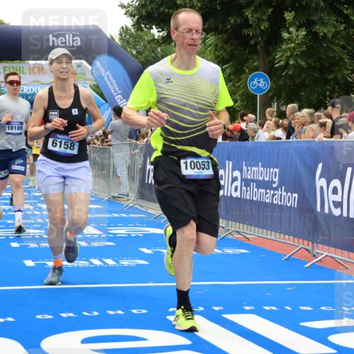 29.06.2025 - hella hamburg halbmarathon Strokosch-Dieckow http://msf.ph/oto/8372104 29.06.2025 10:49:18 Ziel 1342, 2013, 4183, 4185, 6158, 8112, 9348, 10053, 10189, 11779, 11819, 12670, 13450, 14526, 14838, 15422, 15784, 15894, 15966, 16369 meine-sportfotos.de