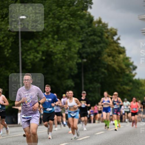 29.06.2025 - hella hamburg halbmarathon Dr. Thomas Lammeyer http://msf.ph/oto/8372105 29.06.2025 10:42:09 Kennedybrücke 1475, 1578, 1985, 2124, 2853, 3010, 3246, 3286, 3880, 4762, 5139, 5522, 5523, 5875, 6697, 6955, 7321, 7629, 8696, 8811, 8985, 9391, 9524, 9894, 10025, 10146, 10506, 10836, 11087, 11164 meine-sportfotos.de