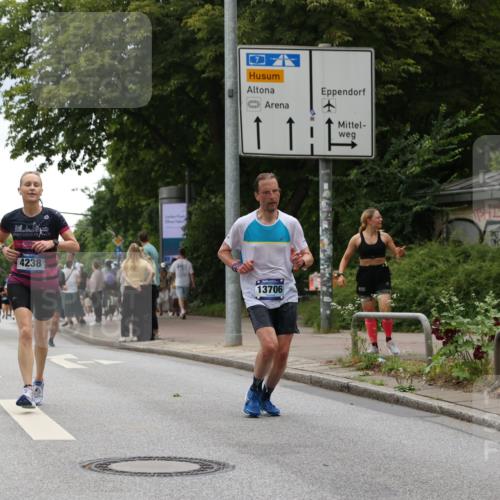 29.06.2025 - hella hamburg halbmarathon Yannick Fuchs http://msf.ph/oto/8372134 29.06.2025 10:53:45 20KM 1544, 2780, 3169, 4238, 4379, 4796, 4986, 6327, 6470, 7824, 8030, 8326, 8481, 8807, 9741, 9985, 10281, 10488, 11018, 11114, 11158, 11159, 11250, 11757, 12406, 12779, 13036, 13706, 14471, 14928, 15083, 15525, 15673, 15785, 15914, 16227, 16530, 16754, 16915, 17176, 17304, 17860, 18377, 18485, 18855, 19178 meine-sportfotos.de