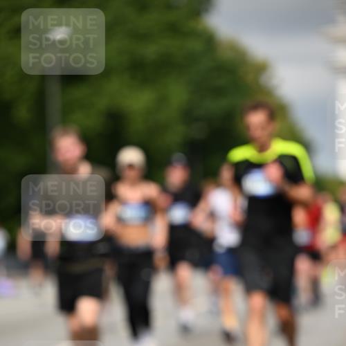 29.06.2025 - hella hamburg halbmarathon Dr. Thomas Lammeyer http://msf.ph/oto/8372162 29.06.2025 10:19:51 Kennedybrücke 1308, 1440, 1651, 2076, 2140, 2601, 2720, 2835, 2989, 3167, 4828, 5046, 5423, 6576, 7897, 7941, 7942, 8057, 8746, 8885, 9192, 9307, 9556, 9881, 10108, 10608, 11113, 11303 meine-sportfotos.de