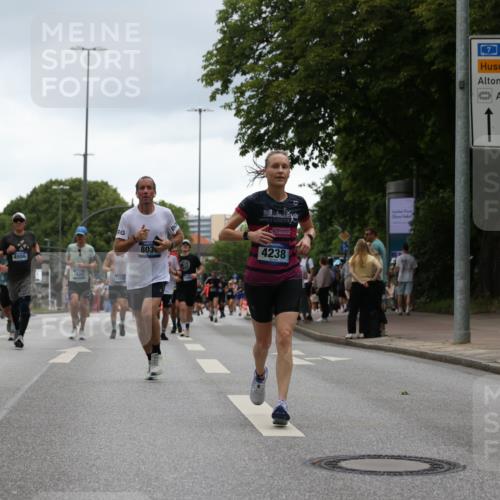 29.06.2025 - hella hamburg halbmarathon Yannick Fuchs http://msf.ph/oto/8372173 29.06.2025 10:53:45 20KM 1544, 2780, 3169, 4238, 4379, 4796, 4986, 6327, 6470, 7824, 8030, 8326, 8481, 8807, 9741, 9985, 10281, 10488, 11018, 11114, 11158, 11159, 11250, 11757, 12406, 12779, 13036, 13706, 14471, 14928, 15083, 15525, 15673, 15785, 15914, 16227, 16530, 16754, 16915, 17176, 17304, 17860, 18377, 18485, 18855, 19178 meine-sportfotos.de