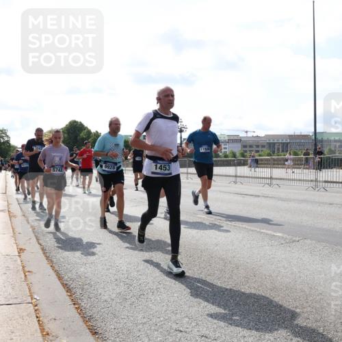 29.06.2025 - hella hamburg halbmarathon Lena Gebhardt http://msf.ph/oto/8372190 29.06.2025 10:02:12 Lombardsbrücke 9928, 5742, 1453, 11938, 1128, 1184, 1254, 1364, 1432, 1453, 1733, 1881, 1940, 2142, 2322, 2323, 2685, 2712, 3169, 3780, 3976, 4066, 4286, 4328, 4985, 5602, 5603, 5742, 5763, 6166, 6295, 6322, 6327, 6438, 6595, 6708, 6860, 7031, 7049, 7189, 7223, 7243, 7323, 7869, 9020, 9021, 9131, 9156, 9230, 9353, 9741, 9928, 10177, 10866, 10882, 11191, 11554, 11670, 11871, 11938, 12315, 12316, 12491, 14471, 14660, 14677, 16420 meine-sportfotos.de