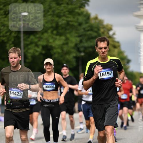 29.06.2025 - hella hamburg halbmarathon Dr. Thomas Lammeyer http://msf.ph/oto/8372192 29.06.2025 10:19:51 Kennedybrücke 1308, 1440, 1651, 2076, 2140, 2601, 2720, 2835, 2989, 3167, 4828, 5046, 5423, 6576, 7897, 7941, 7942, 8057, 8746, 8885, 9192, 9307, 9556, 9881, 10108, 10608, 11113, 11303 meine-sportfotos.de