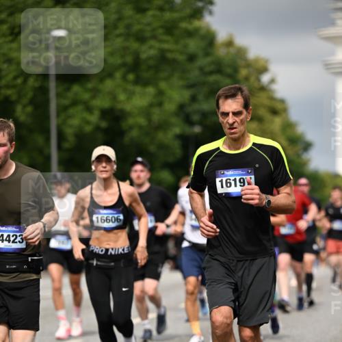 29.06.2025 - hella hamburg halbmarathon Dr. Thomas Lammeyer http://msf.ph/oto/8372225 29.06.2025 10:19:52 Kennedybrücke 1308, 1440, 1651, 2076, 2140, 2601, 2720, 2835, 2989, 3167, 4828, 5046, 5423, 6576, 7897, 7941, 7942, 8057, 8746, 8885, 9192, 9307, 9784, 9881, 10108, 10608, 11113, 11303 meine-sportfotos.de