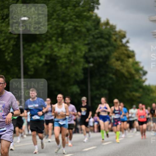 29.06.2025 - hella hamburg halbmarathon Dr. Thomas Lammeyer http://msf.ph/oto/8372230 29.06.2025 10:42:10 Kennedybrücke 1475, 1578, 1985, 2124, 2853, 3010, 3246, 3286, 3880, 4414, 5139, 5522, 5523, 5875, 6697, 6955, 7321, 7629, 8696, 8811, 8985, 9391, 9524, 9894, 10025, 10146, 10506, 10836, 11087, 11164 meine-sportfotos.de