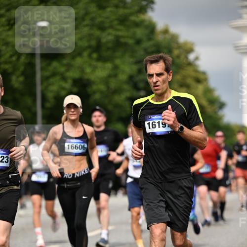 29.06.2025 - hella hamburg halbmarathon Dr. Thomas Lammeyer http://msf.ph/oto/8372239 29.06.2025 10:19:52 Kennedybrücke 1308, 1440, 1651, 2076, 2140, 2601, 2720, 2835, 2989, 3167, 4828, 5046, 5423, 6576, 7897, 7941, 7942, 8057, 8746, 8885, 9192, 9307, 9784, 9881, 10108, 10608, 11113, 11303 meine-sportfotos.de