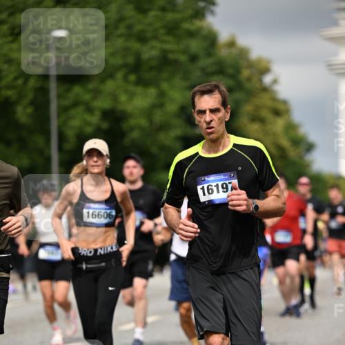 29.06.2025 - hella hamburg halbmarathon Dr. Thomas Lammeyer http://msf.ph/oto/8372254 29.06.2025 10:19:52 Kennedybrücke 1308, 1440, 1651, 2076, 2140, 2601, 2720, 2835, 2989, 3167, 4828, 5046, 5423, 6576, 7897, 7941, 7942, 8057, 8746, 8885, 9192, 9307, 9784, 9881, 10108, 10608, 11113, 11303 meine-sportfotos.de
