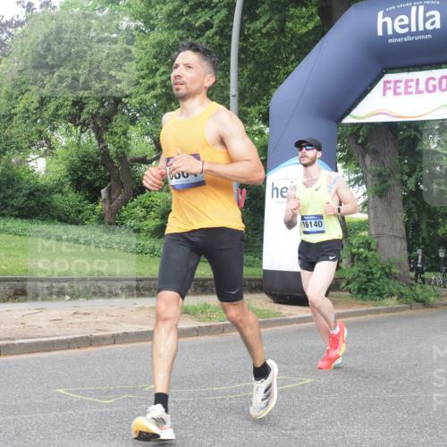 29.06.2025 - hella hamburg halbmarathon KatJ http://msf.ph/oto/8372259 29.06.2025 10:23:49 Zwischen KM18-KM19 1217, 7884, 7972 meine-sportfotos.de