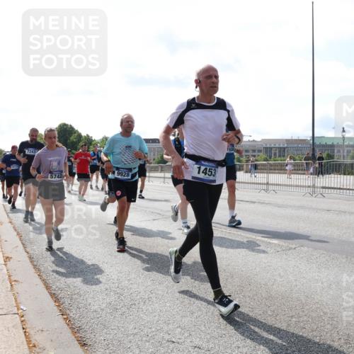 29.06.2025 - hella hamburg halbmarathon Lena Gebhardt http://msf.ph/oto/8372264 29.06.2025 10:02:12 Lombardsbrücke 16723, 7243, 5742, 9928, 1453, 1938, 1128, 1184, 1254, 1364, 1432, 1453, 1733, 1881, 1940, 2142, 2322, 2323, 2685, 2712, 3169, 3780, 3976, 4066, 4286, 4328, 4985, 5602, 5603, 5742, 5763, 6166, 6295, 6322, 6327, 6438, 6595, 6708, 6860, 7031, 7049, 7189, 7223, 7243, 7323, 7869, 9020, 9021, 9131, 9156, 9230, 9353, 9741, 9928, 10177, 10866, 10882, 11191, 11554, 11670, 11871, 11938, 12315, 12316, 12491, 14471, 14660, 14677, 16420 meine-sportfotos.de
