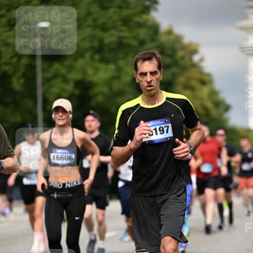 29.06.2025 - hella hamburg halbmarathon Dr. Thomas Lammeyer http://msf.ph/oto/8372267 29.06.2025 10:19:52 Kennedybrücke 1308, 1440, 1651, 2076, 2140, 2601, 2720, 2835, 2989, 3167, 4828, 5046, 5423, 6576, 7897, 7941, 7942, 8057, 8746, 8885, 9192, 9307, 9784, 9881, 10108, 10608, 11113, 11303 meine-sportfotos.de